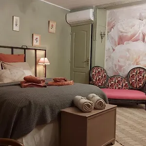 La Demeure Des Poetes D'hotes , Mouzieys-Panens France